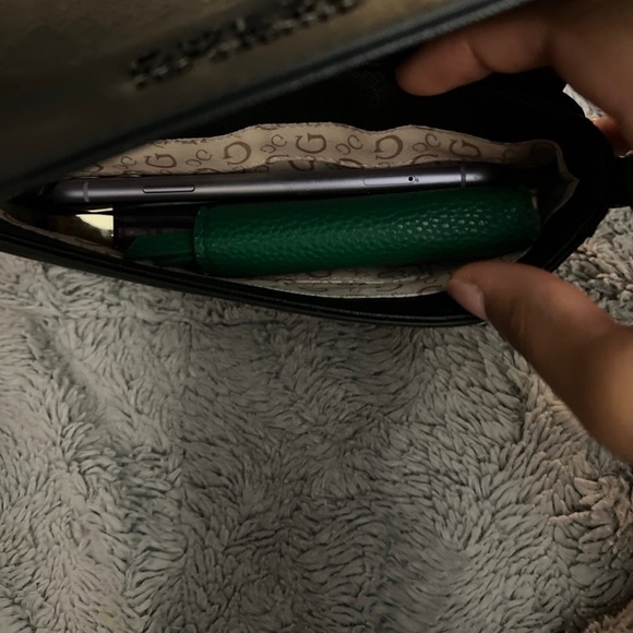 SOLD-GUESS black shoulder bag - Picture 4 of 6